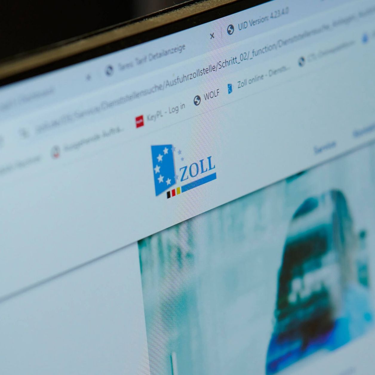 Nahaufnahme einer Zoll Website auf einem Bildschirm